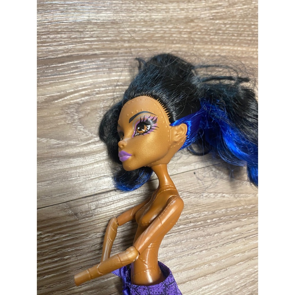 Monster High G1 Robecca Steam Doll Original Missing Hand With Skirt and Shoes - Picture 6 of 7